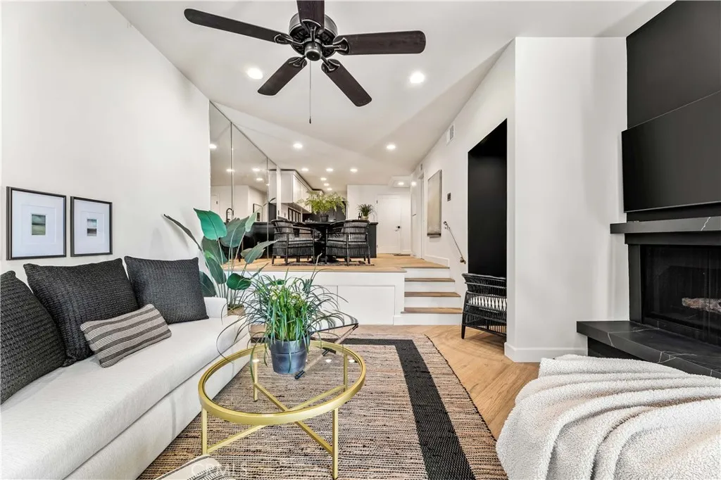 6112 Marina Pacifica N, Long Beach, California 90803 home-pic-12